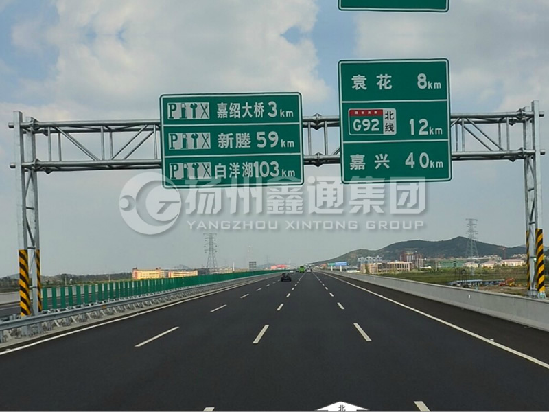 LMJ-029，桁架式標(biāo)志牌龍門架