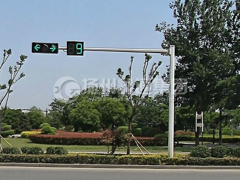 XHDG-035，L型八棱信號(hào)燈桿，丁字路口